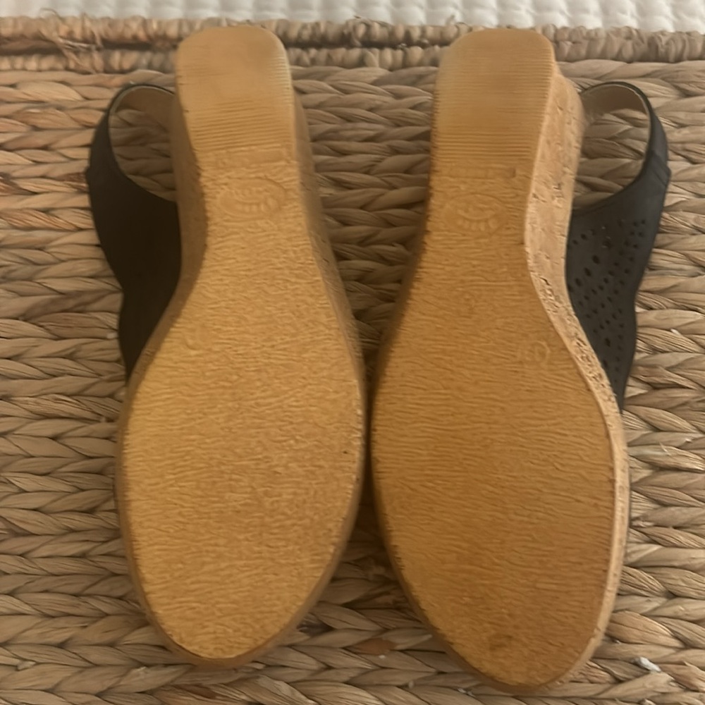 Spring Step Sandals - Picture 5 of 5